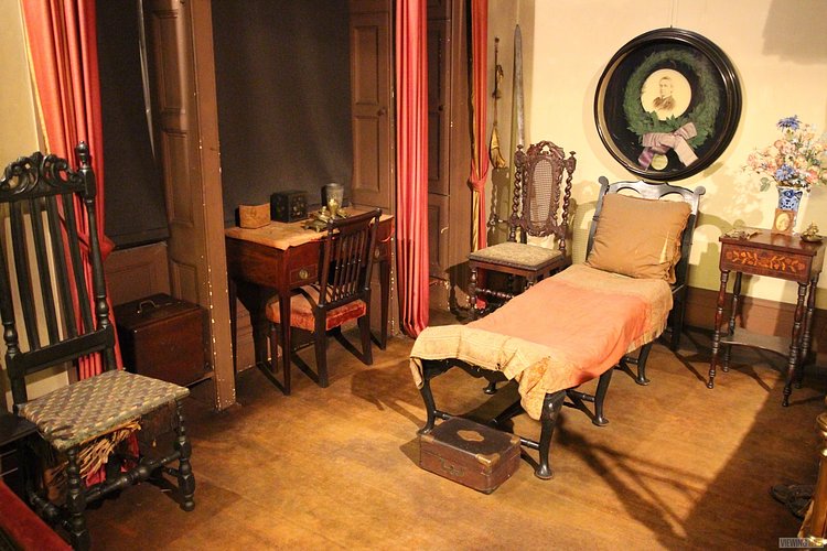 Edwin Booth's Bedroom, Daughter's Bed