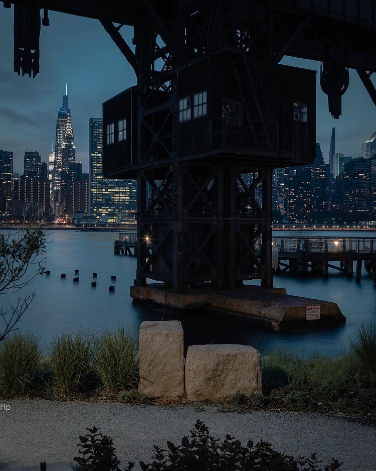 Midtown, Manhattan from Gantry Plaza State Park, Long Island City, Queens
