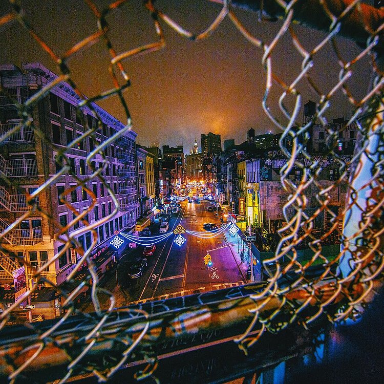 • THAT hole in the fence •

Anyone that knows NYC knows this particular hole in the fence on Manhattan Bridge and of course being the tourist that I am I had to get the shot as well! Shot on a late night with a great bunch of friends. 🙌🏼🇺🇸