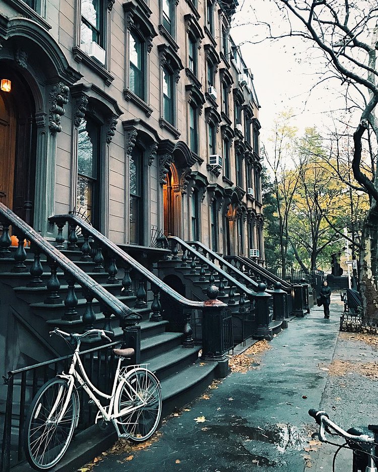 Good Morning 🚲🍁
.
.
.
#vsco #vscocam #thatsdarling #NewYork #NYC #NewYorkCity #morningslikethese #seeyourcity #moody #vzcomood