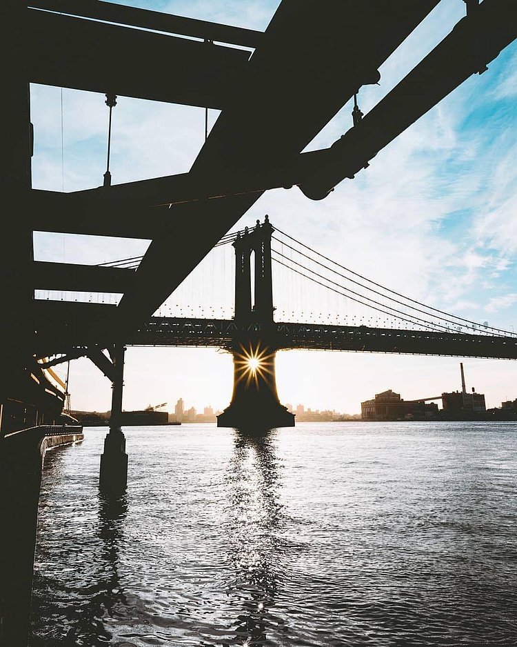East River, New York, New York. Photo via @mjinnyc #viewingnyc #newyork #newyorkcity #nyc #eastriver #manhattanbridge
