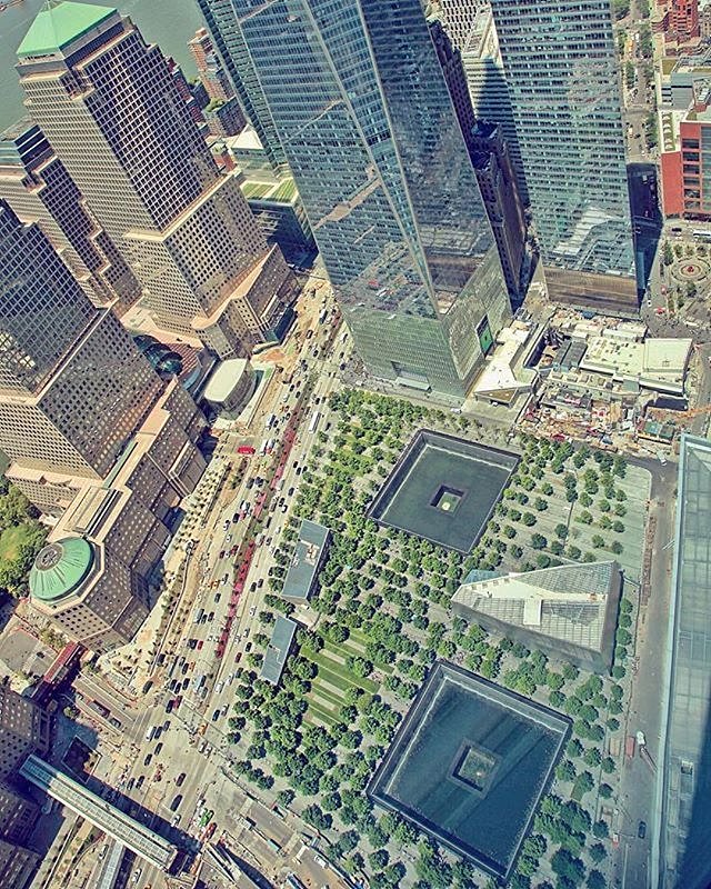 9/11 Memorial, New York. Photo via @fallinginlovewithnyc #viewingnyc #newyorkcity #newyork