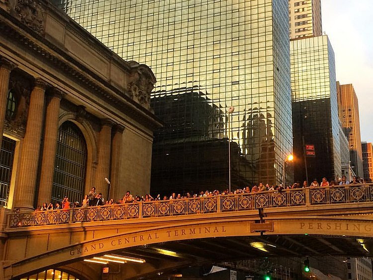 #Manhattanhenge shutterbugs take over the taxi overpass.