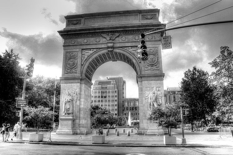 Washington Square Park | Wunderschönes Wetter, tolle Atmosphäre so wie ein Hotdog vom Imbiss um die Ecke, daran erinnere ich mich wenn ich an den Washington Square Park denke.

Beautiful weather,amazing atmosphere as a hot dog from the snack around the corner, I remember that when I think of the Washington Square Park.

Greenwich Village
Strassenszene - Street scene

Manhattan - New York
September 2012


follow me on facebook:
<a href="http://www.facebook.com/neumeier.carmen" rel="nofollow">www.facebook.com/neumeier.carmen</a>