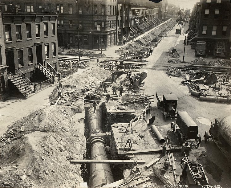 Between the completion of the first water tunnel in 1915 and the start of construction on the second in 1928, the city built the Williamsburg Conduit to improve the water distribution system in parts of Brooklyn and Queens. This photo of the conduit was taken from the Hewes Street elevated train platform in 1925.