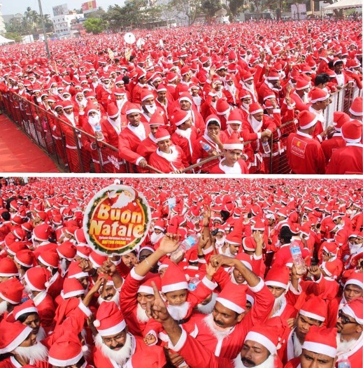 Ho ho ho, that's a whole lot of Santas!