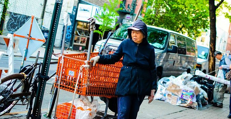 Bottle Queens Clinton