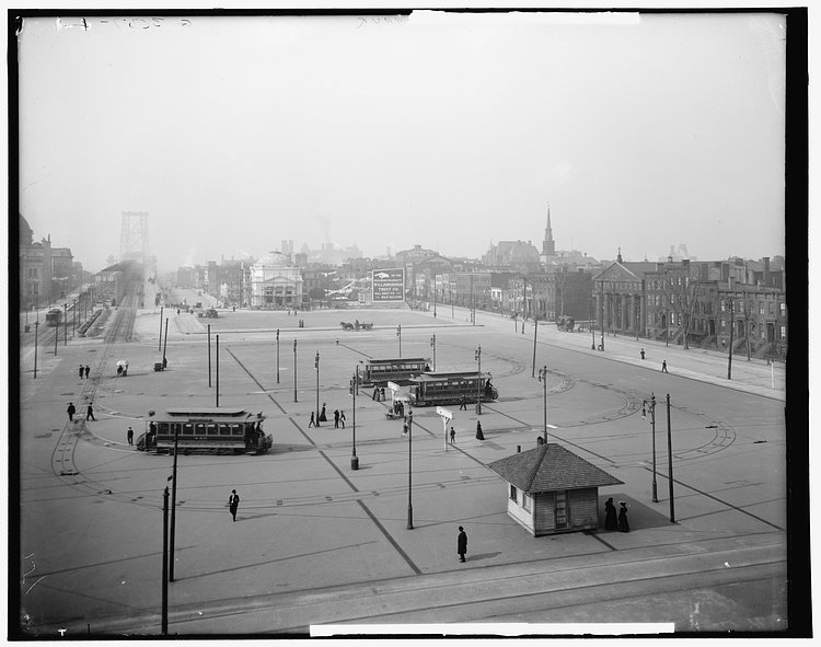 Williamsburg Bridge Plaza, Brooklyn, 1906.