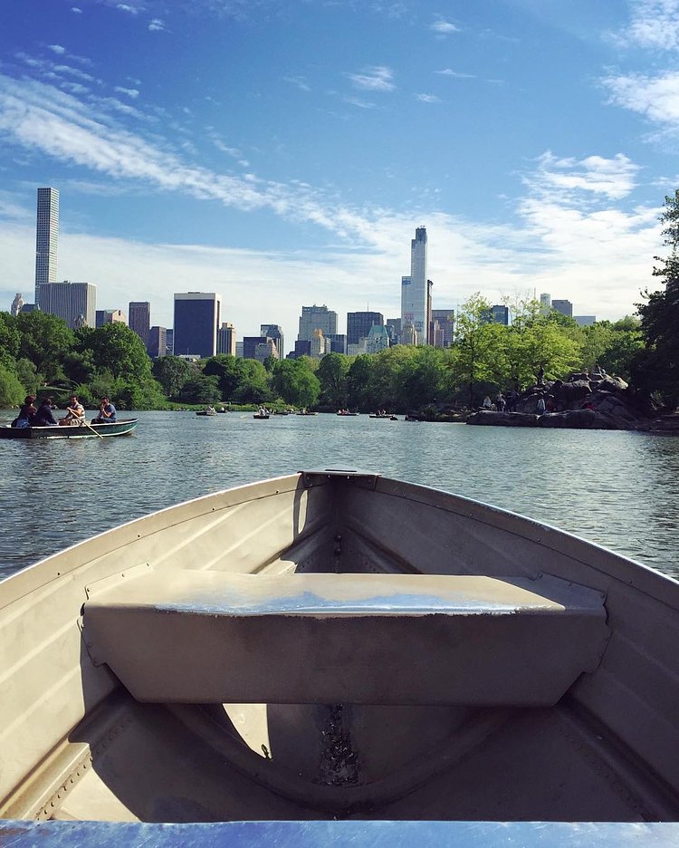 Canoe even believe this weather?! Beautiful day here in NYC! 🚣🏼☀️🌳🏙