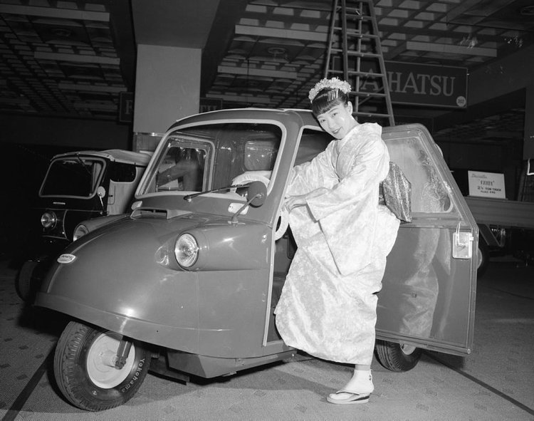 The New York/International Auto Show saw the introduction of numerous foreign makes into the U.S., such as Toyota, Datsun (now Nissan) and this, the Daihatsu Trimobile.