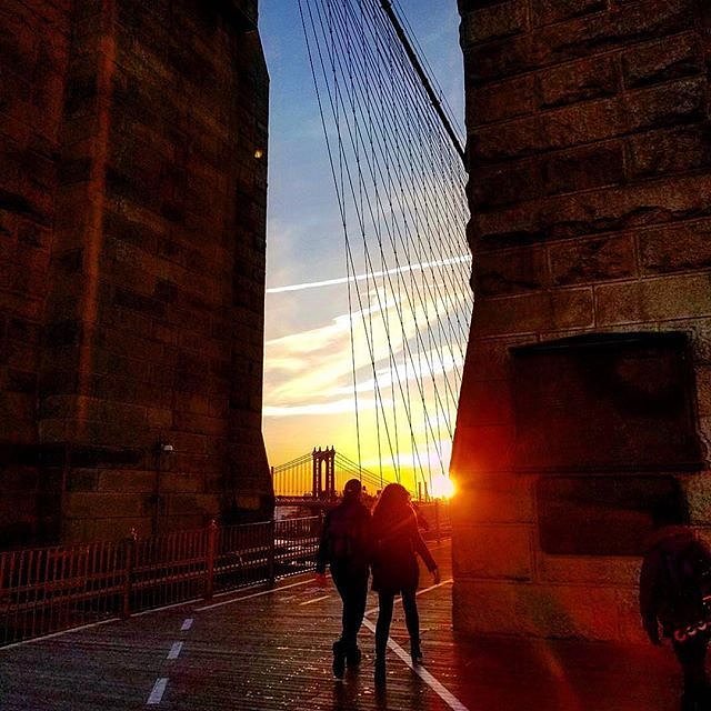 Brooklyn Bridge, New York, New York. Photo via @qwqw7575 #viewingnyc #newyork #newyorkcity #nyc #brooklynbridge #manhattanbridge #sunrise