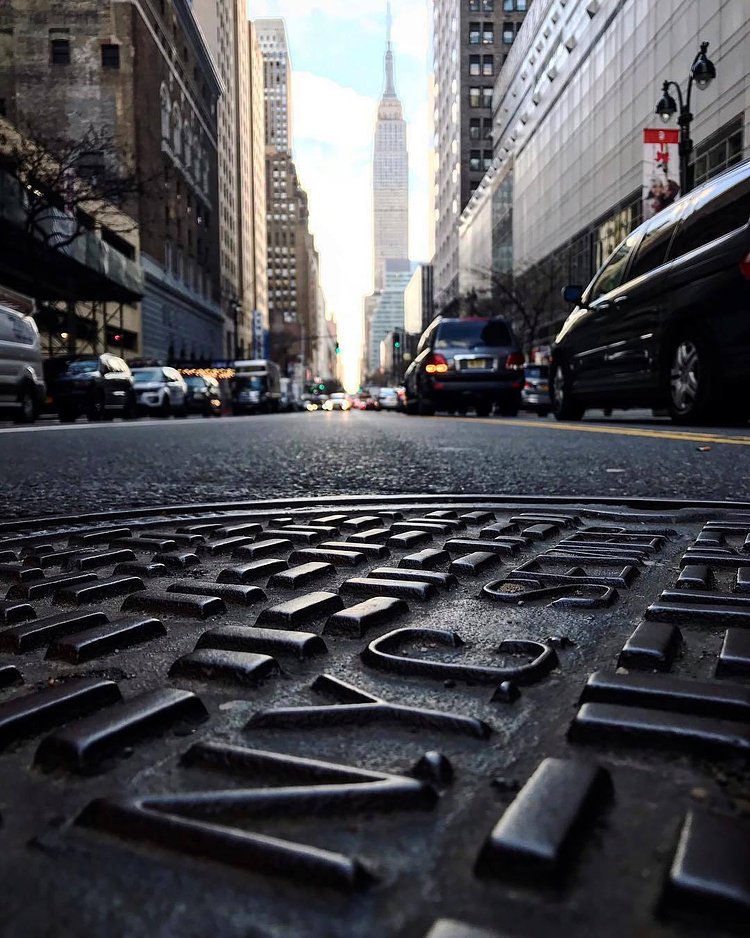 New York, New York. 📸 @bdspitz #viewingnyc #newyork #newyorkcity #nyc #empirestatebuilding