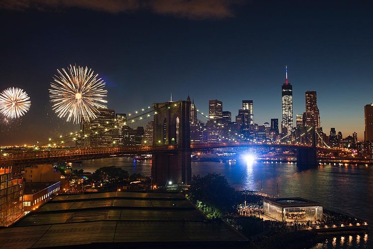 Last year's fireworks over the East River. Happy #FourthOfJuly! #ILoveNY