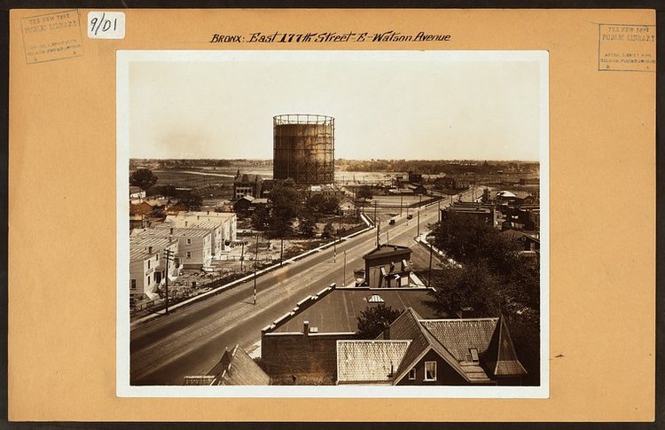 The semi-rural neighborhood of Castle Hill at Watson Avenue and what would become the infamous Cross Bronx Expressway. (1926) Image Credit: Irma and Paul Milstein Division of United States History, Local History and Genealogy, The New York Public Library. “Bronx: 177th Street (East) – Watson Avenue” The New York Public Library Digital Collections. 1926.