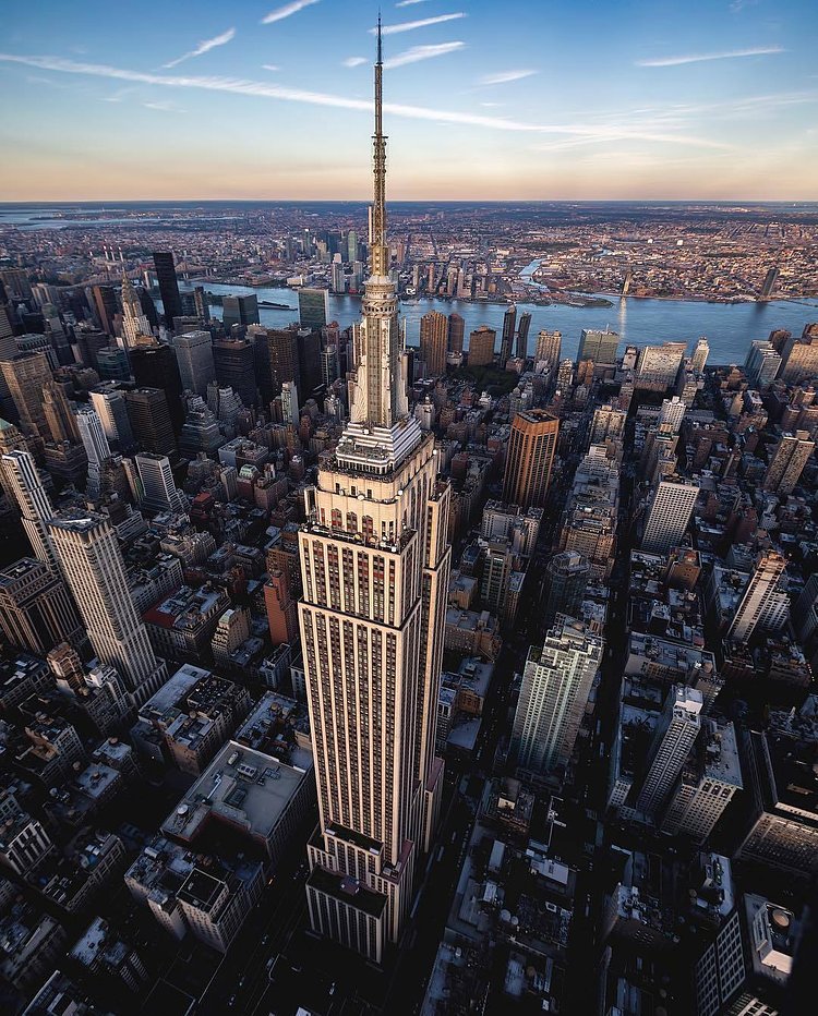 Empire State Building, New York, New York. Photo via @beholdingeye #viewingnyc #nyc #newyork #newyorkcity #empirestatebuilding