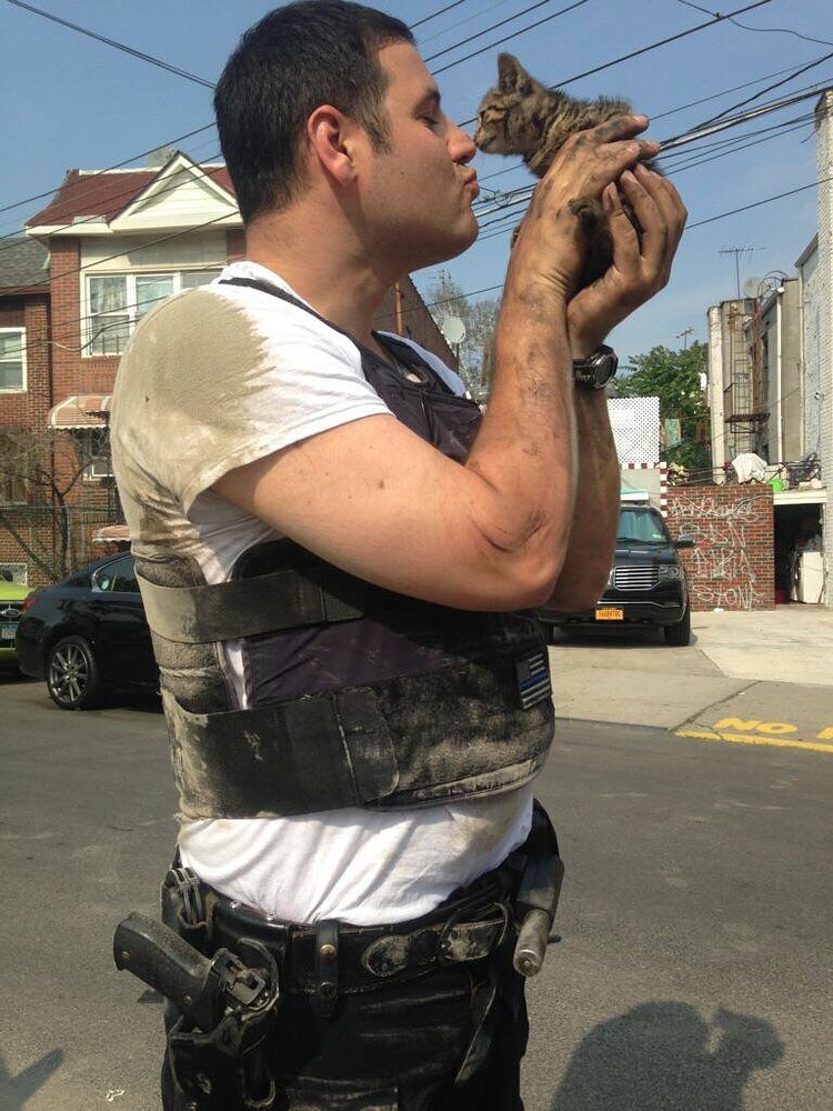 Job well done by Officer Passarella saving this kitten from an engine block @NYPDPaws #nypd #dirtyjob #Pawesomepolice http://t.co/Q3LSUrl1pA
