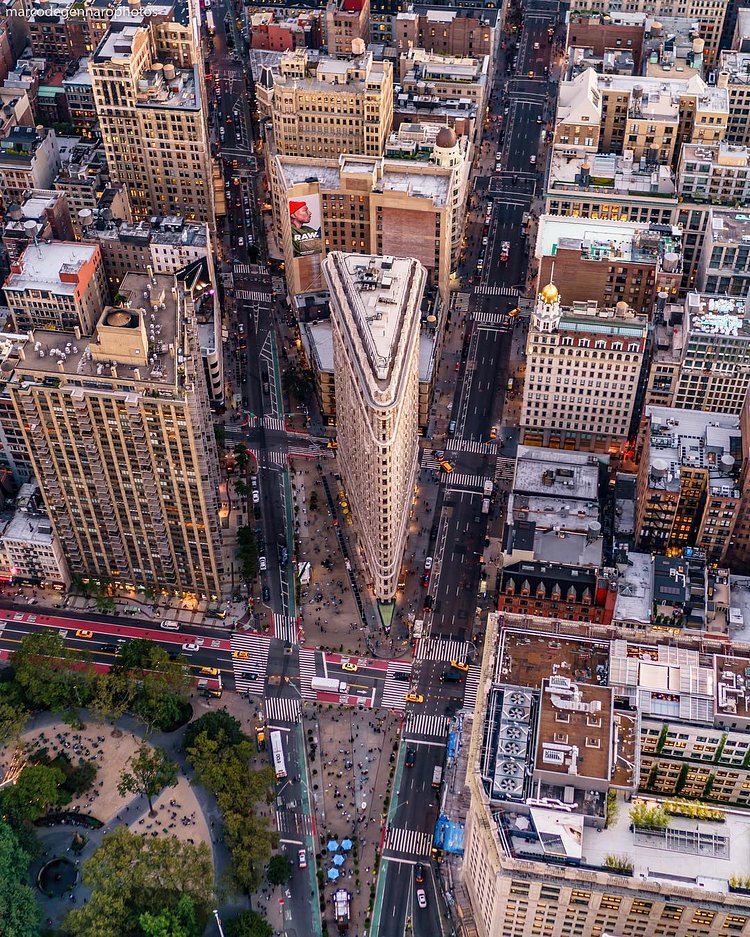 Happy Columbus Day 🇮🇹🇮🇹🇮🇹
••••••••••••••••••••••••••••••••••••••••••••••••••••
Shot alongside @vikvik7
••••••••••••••••••••••••••••••••••••••••••••••••••••
As always please check out the talented folks that are tagged!!!••••••••••••••••••••••••••••••••••••••••••••••••••••
Shot on @sonyalpha A7RII
••••••••••••••••••••••••••••••••••••••••••••••••••••
#createcommune #nyloveyou #icapture_nyc #fatalframes #way2ill #superhubs #igs_america #artofvisuals #moodygrams #igglobalclub #illgrammers #loves_nyc #wildnewyork #igworldclub #the_visionaries #theimaged #ig_northamerica #inspiring_photography_admired #usaprimeshot #cbviews #ig_exquisite #newyork_ig #ig_color #feedissoclean #igersofnyc #udog_peopleandplaces #beautifuldestinations #newyorklike #sky_high_architecture #photowall
••••••••••••••••••••••••••••••••••••••••••••••••••••