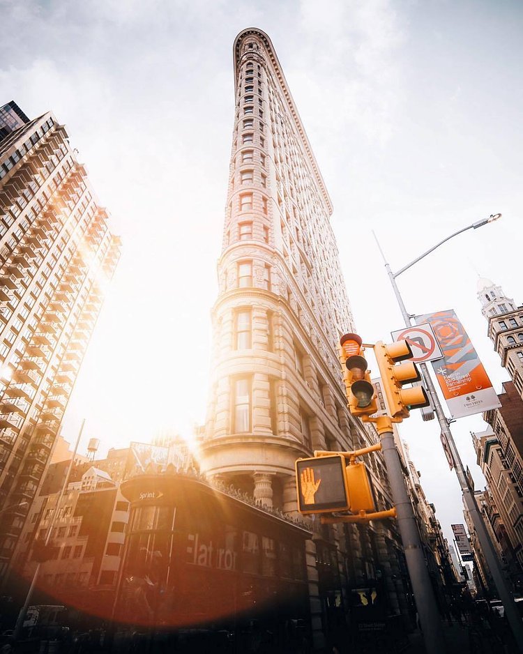 Flatiron Building, New York. Photo via @raylivez #viewingnyc #newyork #newyorkcity #nyc #flatironbuilding
