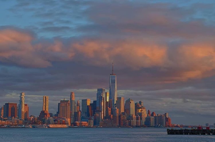 New York, New York. Photo via @chihoboken #viewingnyc #newyork #newyorkcity #nyc #sunsets