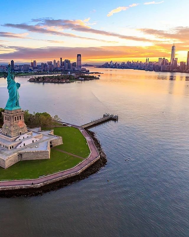 New York, New York. Photo via @killahwave #viewingnyc #newyork #newyorkcity #nyc