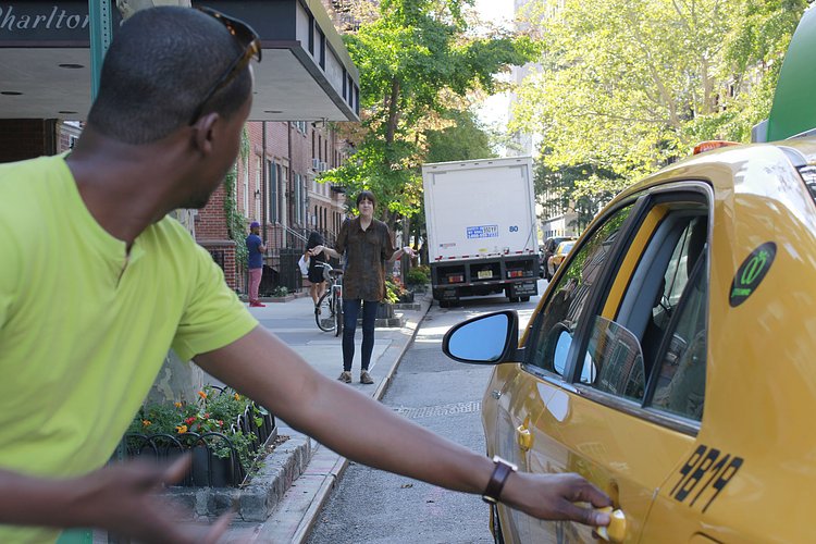 Stealing a Taxi with an Upstream Hail | You can use this photo for non-commercial purposes if you give credit, under this <a href="https://creativecommons.org/licenses/by-nc/3.0/us/" rel="nofollow">Creative Commons license</a>. For-profit media organizations also may use this, but as editorial content only (as illustrations for stories, for example, but not as advertising). Credit must read: Louise Ma / WNYC

We'd love to know if you're using this photo - send us an email (jkeefe@wnyc.org)!