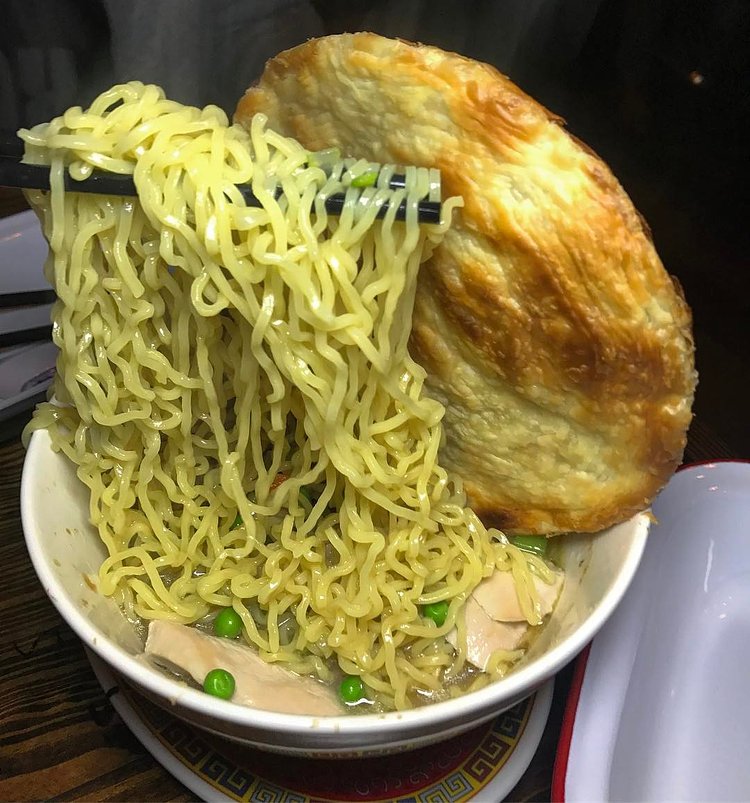 Chicken Pot Pie Ramen and an amazing space at the new @atlanticsocialbk
🐔🍜👏🏽👏🏽👏🏽👏🏽👏🏽 #atlanticsocial
🍜: @goldenpalate