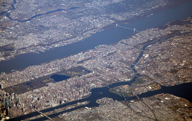 An aerial view of Randall's and Wards Islands seen towards the bottom right.