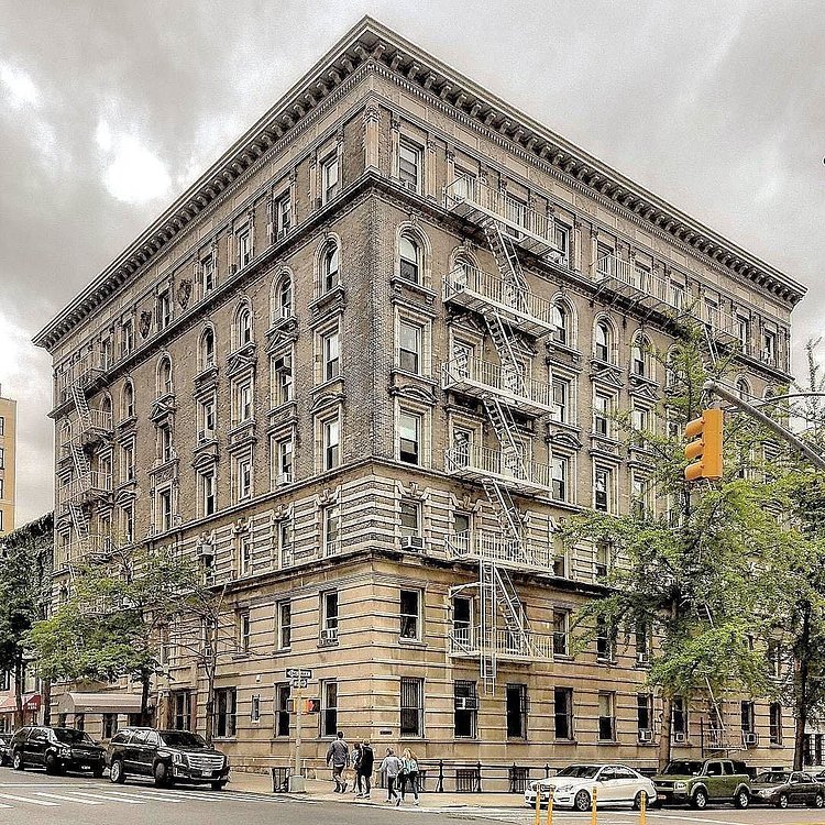 Carnegie Hill, Manhattan. Photo via @rochdalian #viewingnyc