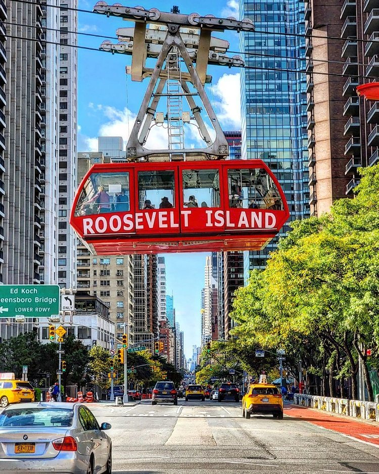 Roosevelt Island Tram over 2nd Avenue, Midtown East, Manhattan
