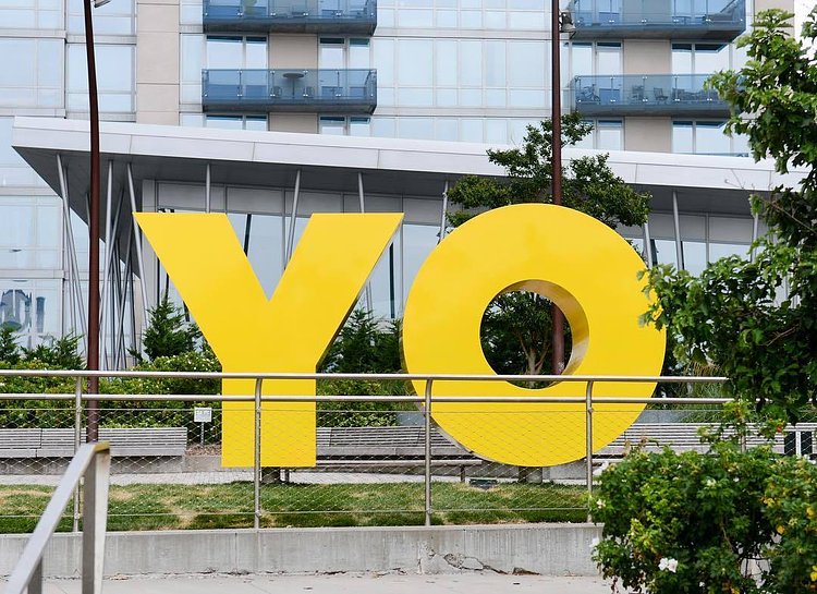 #ArtintheParks lovers, rejoice! #OYYO is back on view at the #Williamsburg Waterfront Piers. 📷: @daniel.avila / NYC Parks