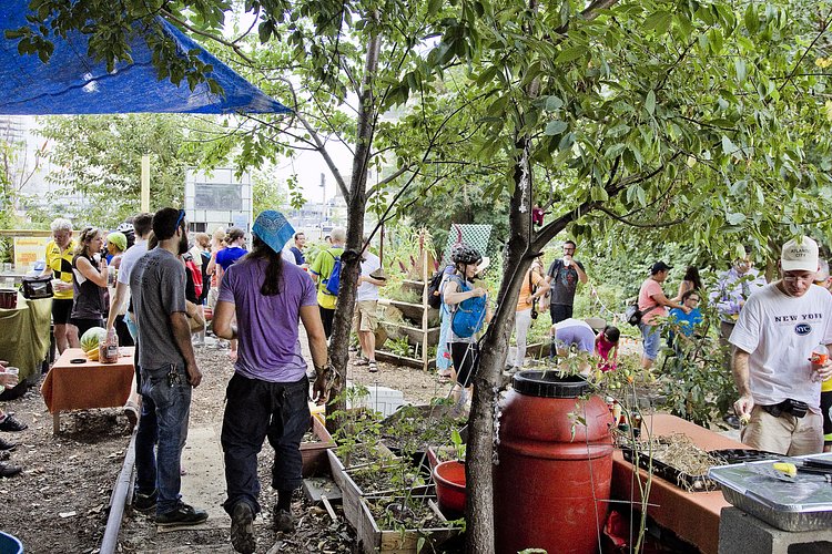 r_140907040_smilin_a