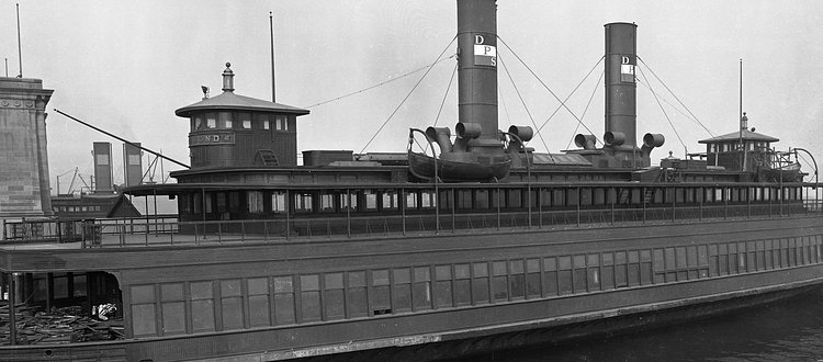 The ferryboat Richmond at St. George, October 1918. (From the Collection of the Staten Island Museum)