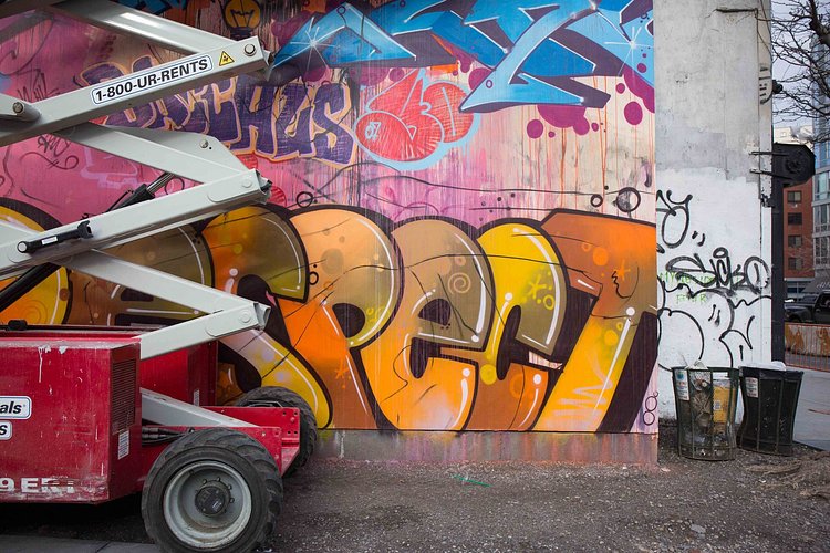 Bowery Wall’s newest mural by PichiAvo mixes colors and classicism