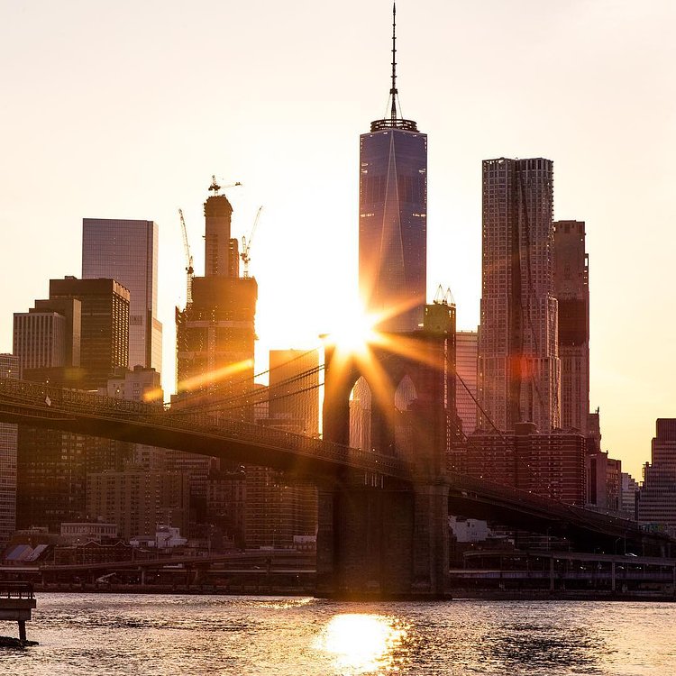 Sunset in Manhattan. First time I was able to catch the sun while watching the sunset. Usually the Suns goes down behind the skyscrapers so no chance for a sunburst. I used my 24-105 that's why the burst looks different than usual! I prefer the 16-35 but need a zoom to get that close! Enjoy! #earthgrammer #Main_Vision #just_features #CBViews #IG_Color #shotzdelight #TheLensBible #8visual #AGameofTones #theIMAGED #travellingthroughtheworld #Streetmagazine #artofvisuals #discoverearth #earthfocus #canonmoment #wonderful_places #urbanandstreet #Createandcapture #VisualAmbassadors #streets_vision #AllShooterz #instamagazine_ #Streetshared #thecreative #StreetCollectors #canon_photos #amazing_longexpo #longexposure_shots #nightimages