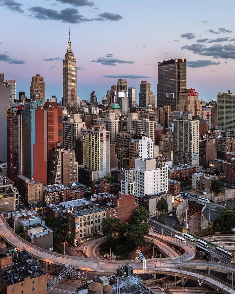 New York, New York. Photo via @craigsbeds #viewingnyc #newyork #newyorkcity #nyc