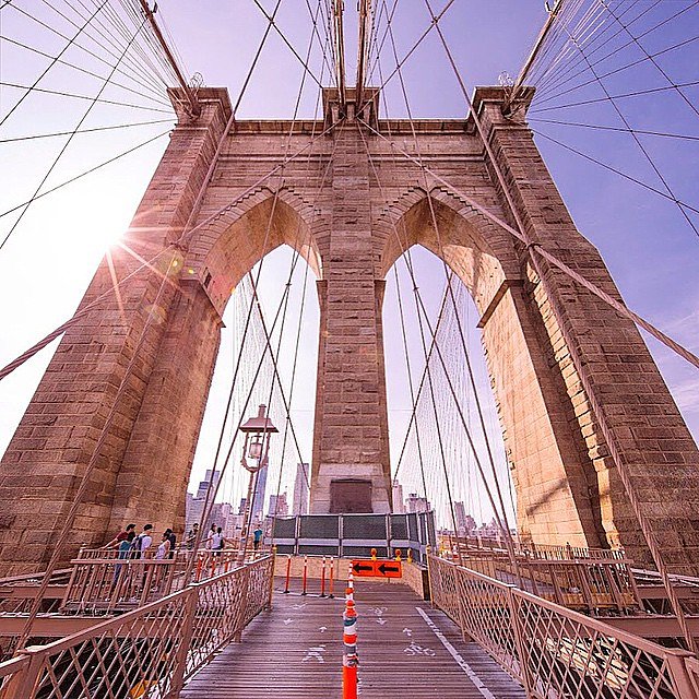 • Brooklyn Bridge •

Had a wonder round Manhattan yesterday and made it down to the stunning Brooklyn Bridge! The sunlight was extremely harsh but managed to snap this on the walk back over! 💥
