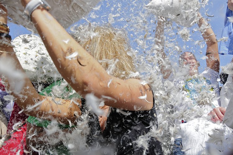 Feather Flying | Pillowfight NYC 2010
Union Square