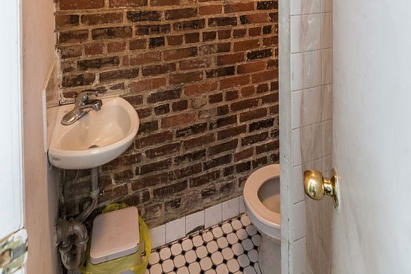 How One New Yorker Lives Comfortably In 90 Square Feet