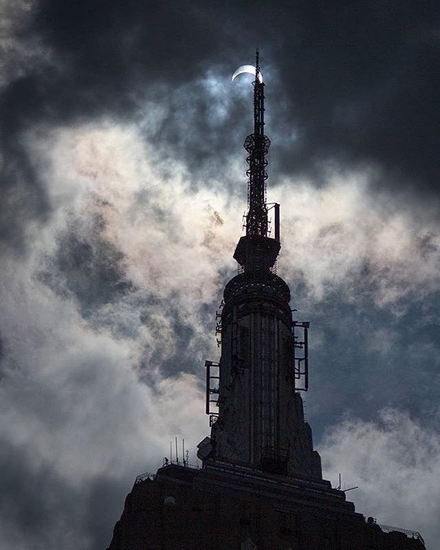 Eclipse and Empire State Building. Photo via @maximusupinnyc #viewingnyc #newyorkcity #newyork