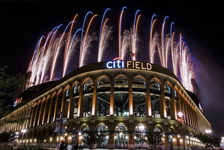 Let's Go Mets! | Citifield had a fireworks display to celebrate the Fourth of July after their game last night with the Chicago Cubs.
While it's always great having the chance to see fireworks, it was not as great a display as I was hoping for. I think the fireworks shows at Walt Disney World have really made me spoiled! I did enjoy having another opportunity for shooting fireworks though. Practice makes perfect, hopefully! 