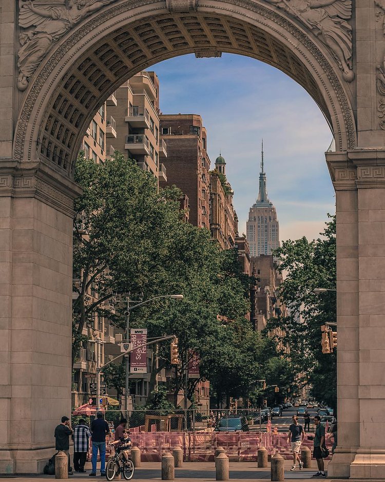 "The city is like poetry; it compresses all life, all races and breeds, into a small island and adds music and the accompaniment of internal engines." ~ E.B. White

#newyorkcity