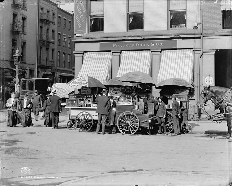 Broad St. lunch carts, New York, N.Y. ca. 1906
