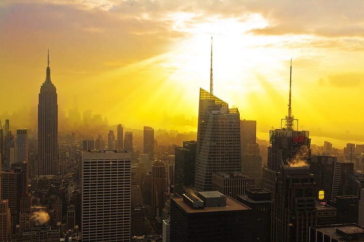 The last light of the year | The last sunset of 2013 over Manhattan, seen from the Top of the Rock.

トップ・オブ・ザ・ロック展望台よりの２０１３年の最後の光。