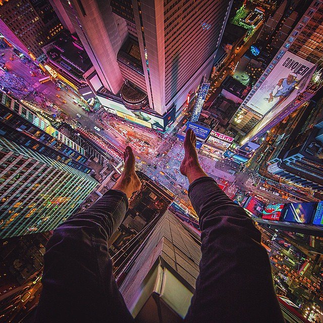 • #BareFeetFirst •

So I'm starting a new hashtag from today called #BareFeetFirst - it's pretty self explanatory but incase your not sure, forget the shoes next time you shoot your classic looking down shots and go bare (only your shoes and socks though - don't need to see anything else) 😂🙌 This is me above Times Square last night shooting with @mjinnyc 😍