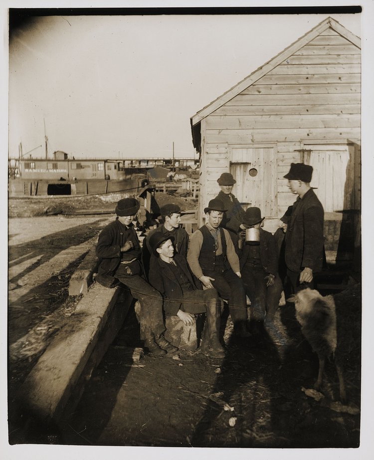 “The Mongomery Guards” (A Growler Gang)