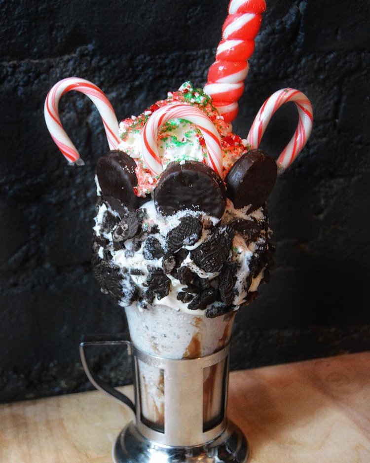 MERRY CHRISTMAS 🎅🏻 We will be serving up a limited amount of these bad boys today! #comeandgetit #merry #christmas #milkshake #yum #candy #cane #oreo #peppermint #nyc #blacktapthat