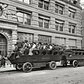 “Seeing New York” — Electric omnibuses at the Flatiron Building, c. 1904