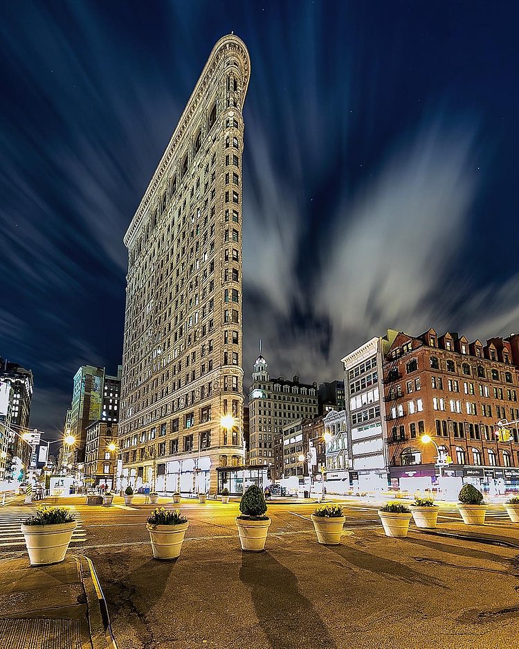 Flat Iron Building!! Enjoy =================================
📷 Shot Info📷
📸 Canon: 5D
🔸Lens: 24 - 70
🔹Shutter:  20
🔸Aperture: F/ 4
🔹Iso: 50
🔸RAW
🔺MeFoTo tripod  Manual mode 🖥 Lightroom / Instagram
=================================
💥Member of 💥
@bnw_sundays 
@night.sh00terz : mod
@nycprimeshot
@ig__nycity
==================================================================
🗽Special thanks to the Following hubs for the recent feature of my work:
👉👉 @ig_nycity
🔺🔺🔺🔺🔺🔺🔺🔺🔺🔺🔺🔺🔺🔺🔺
I really appreciate all the support!! 🙏😊🙏🏼
=================================