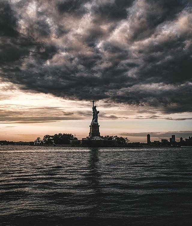 Photo via @ianmcalpine

#viewingnyc