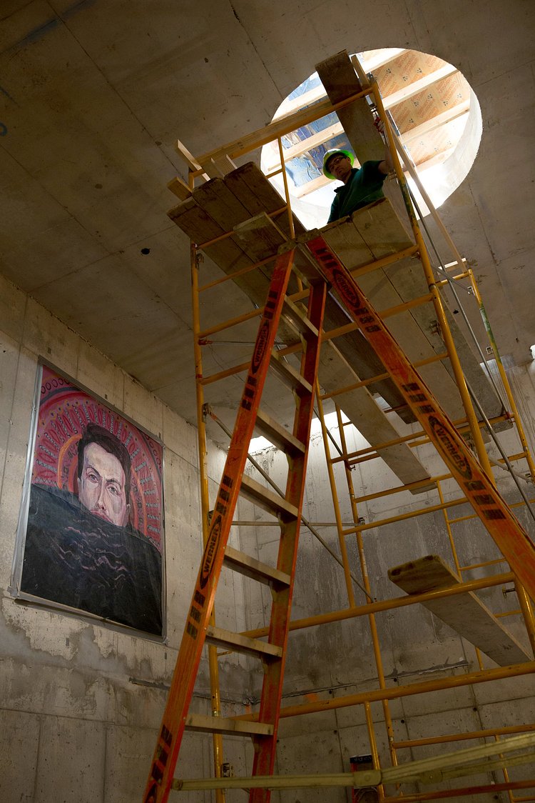 Though Mr. Osmanaj didn’t know it, the eight-unit condominium at 560 West 24th, developed by Adam Gordon Holdings and Tavros Development Partners, was designed with serious art collectors in mind, from the reinforced living room walls to a ground floor art gallery — the same space where Mr. Osmanaj had decorated the walls with tortured faces and his moody self-portrait.